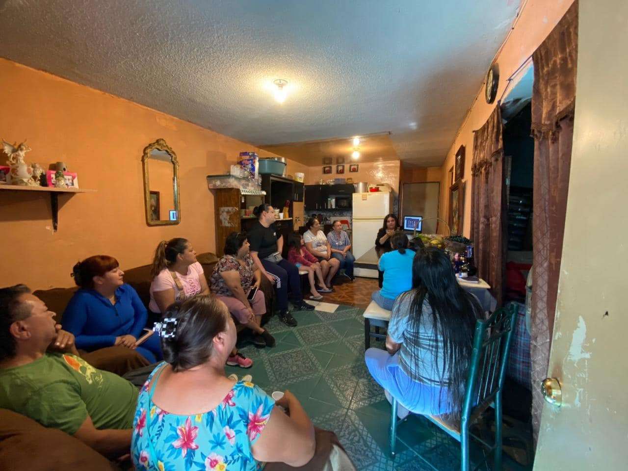 Ofrecen taller de Crianza Positiva en Villa Colonial 