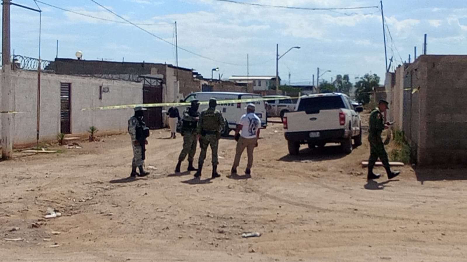 [Rondaron policías estatales casa de víctima de ejecución]