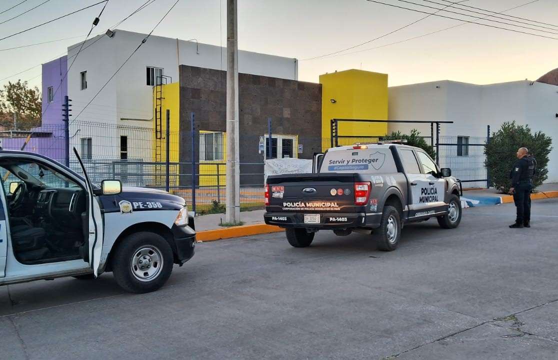 Cuelgan manta con mensaje amenazante en una guardería