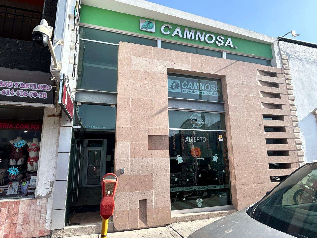 Sube de nuevo el dólar; roza los $21 a la venta