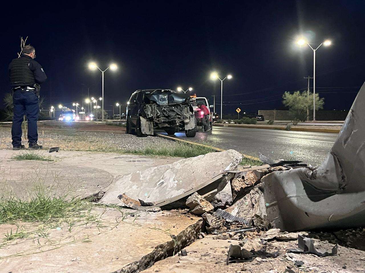 Choca contra señalamiento y se da a la fuga | La Opción de Chihuahua