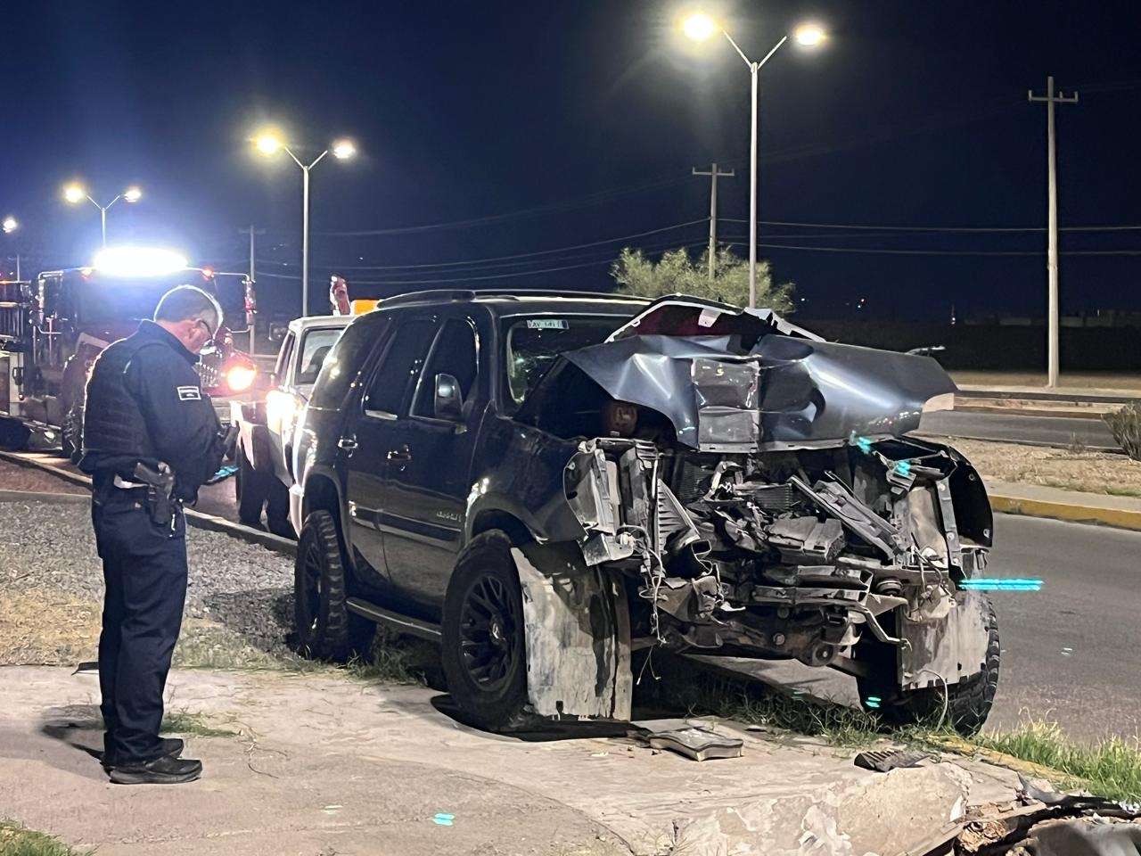 Choca contra señalamiento y se da a la fuga | La Opción de Chihuahua