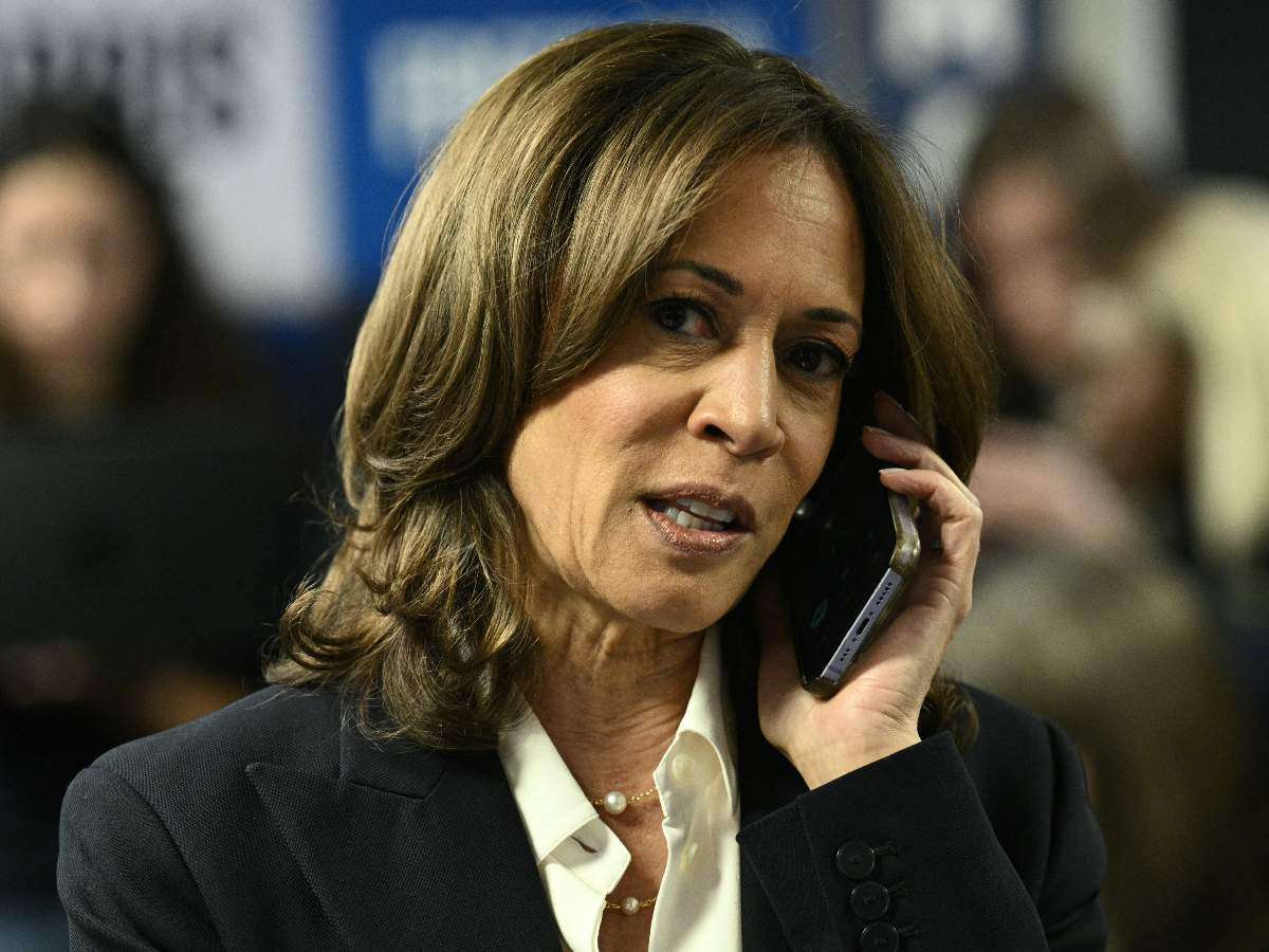 Acepta Kamala la derrota; llama a Trump para felicitarlo
