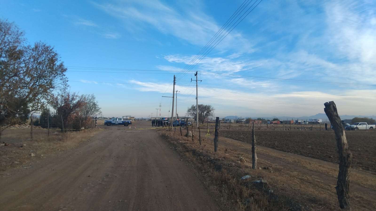 Hallan cuerpo tirado en una parcela en Cuauhtémoc