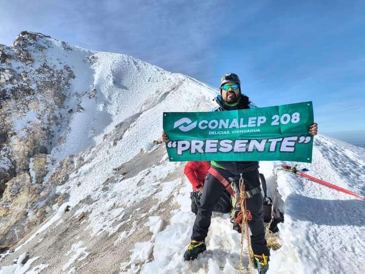 Conquista maestro de Conalep deliciense el Pico de Orizaba 