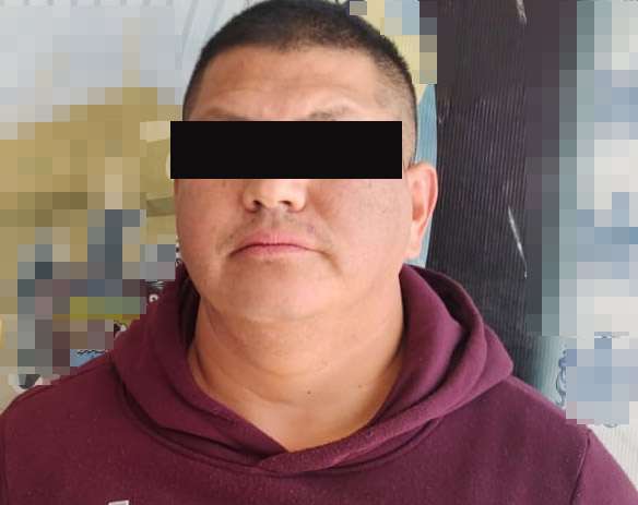 Cae Detective por agredir a policías; traía coca 