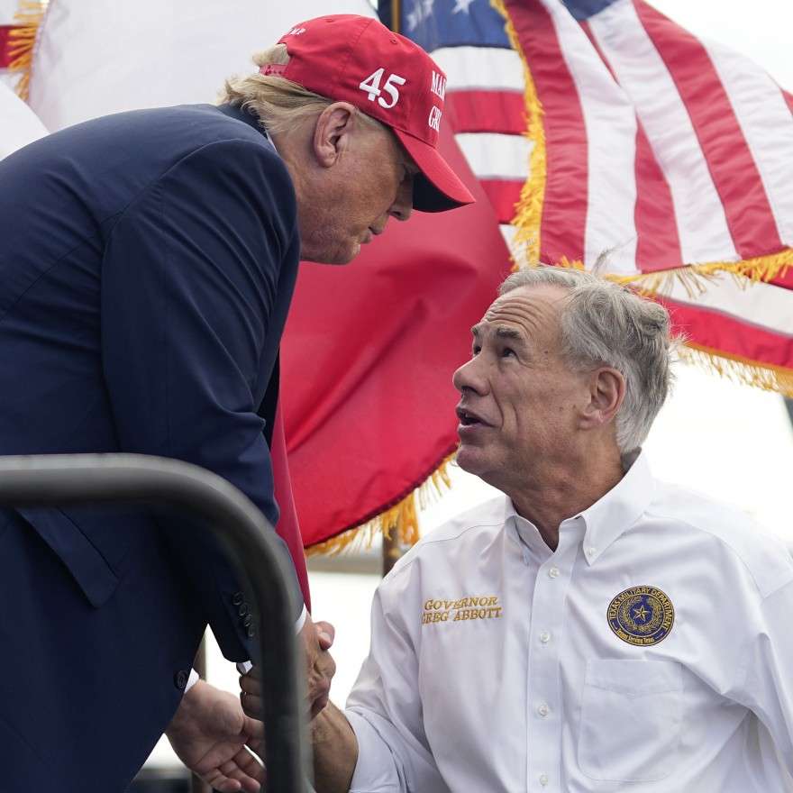 Abrirán Trump y Abbott cárcel para migrantes en zona de inundación
