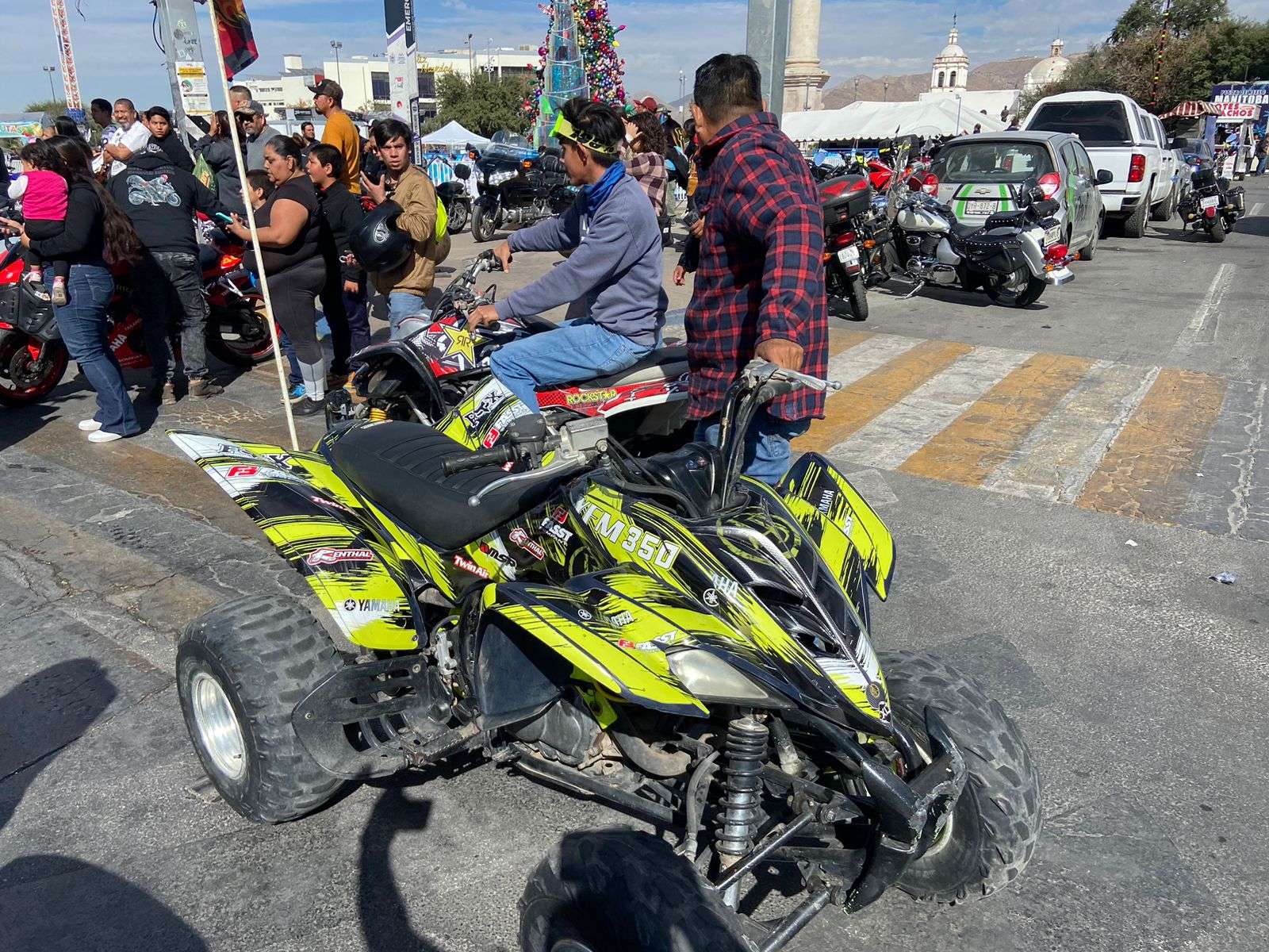Festejan motociclistas su día en la Plaza del Ángel | La Opción de ...