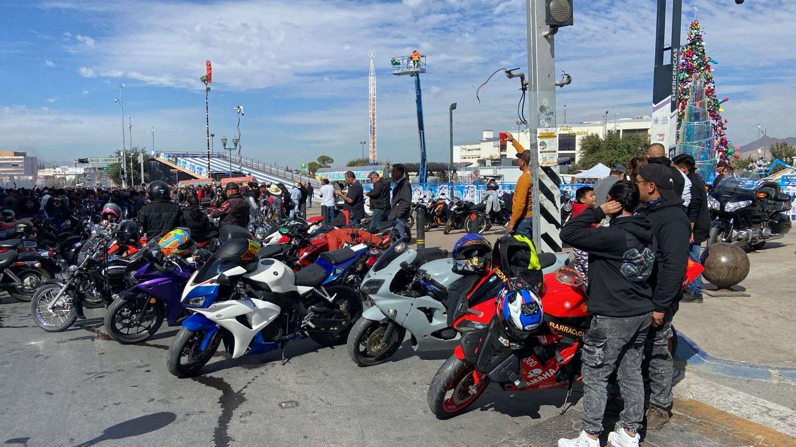 Festejan motociclistas su día en la Plaza del Ángel | La Opción de ...