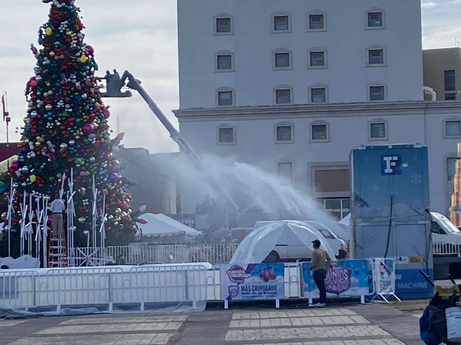 Anuncian cierre de calles por encendido del Árbol Navideño