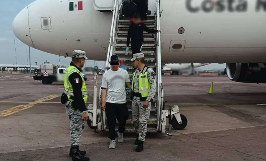 Video: Así evitaron secuestro del avión de Volaris