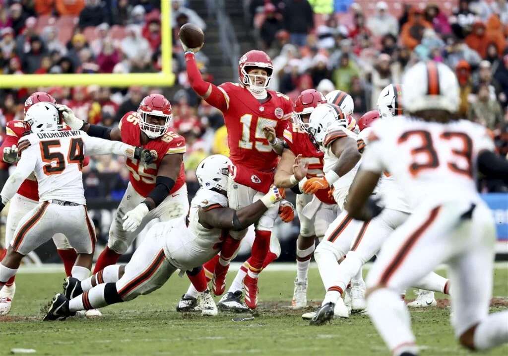 El tobillo de Mahomes en riesgo: ¿Qué significa su lesión para el futuro de los Chiefs?
