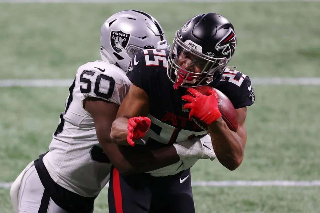 Se juega Atlanta su futuro en los playoffs contra los Raiders
