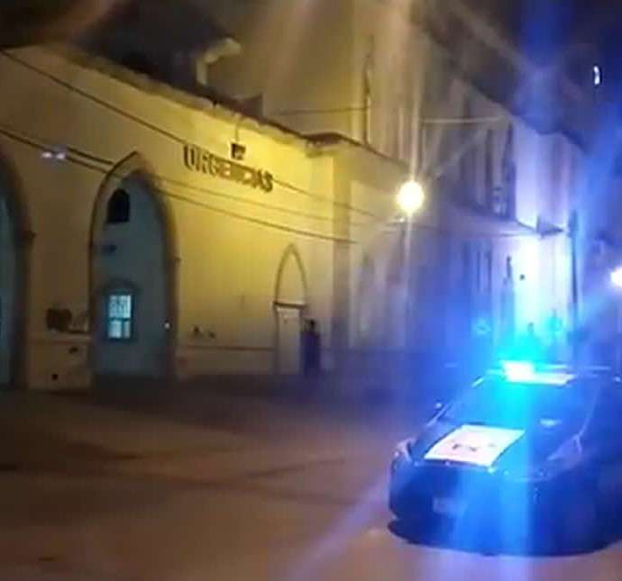 Se balea Policía Estatal al dejar su pistola en el banco de armas