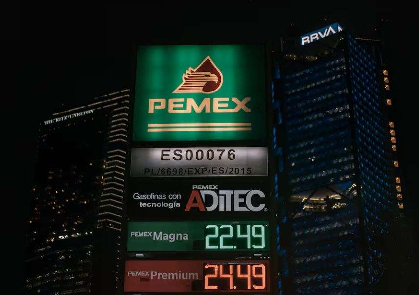 Impuestos 2025 en México: aumentarán precios de la gasolina, refrescos y cigarros
