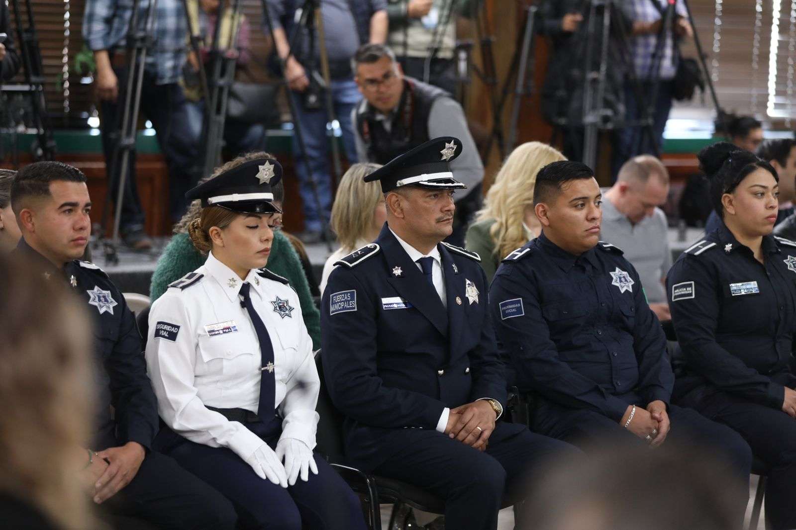 Entregan Premio al Policía del Año a 6 elementos | La Opción de Chihuahua