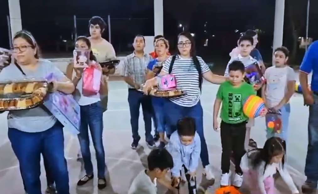 Video: Regala Cjng roscas de reyes en Tabasco