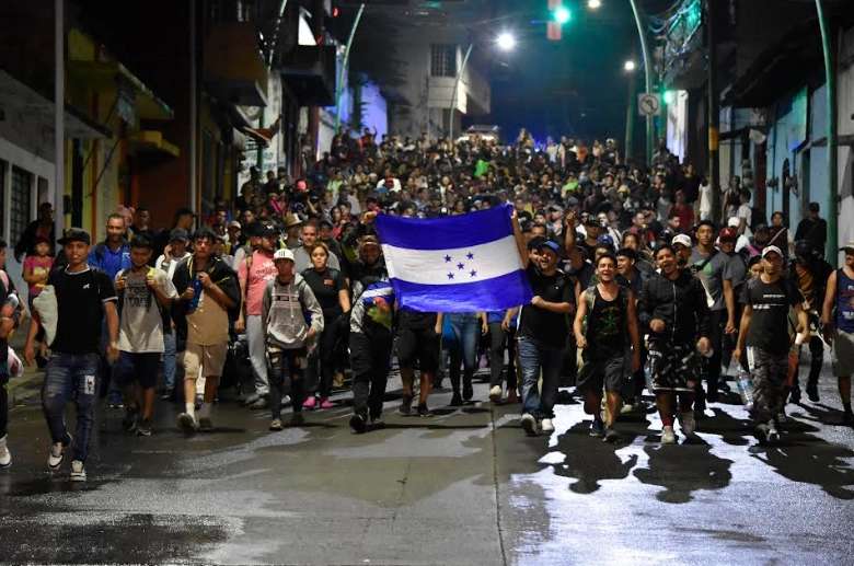 Sale caravana de 500 migrantes de Tapachula, Chiapas 