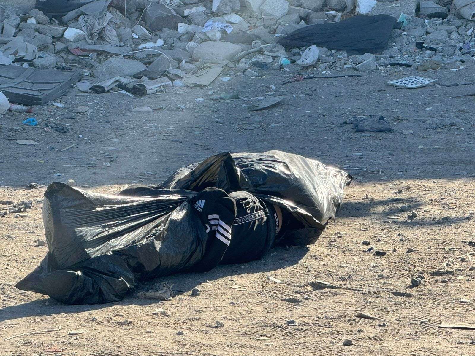 Dejan cadáver embolsado en la colonia Rincón del Solar