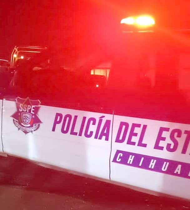 Asalta grupo armado negocio en la carretera a Delicias; se llevaron 2 trocas