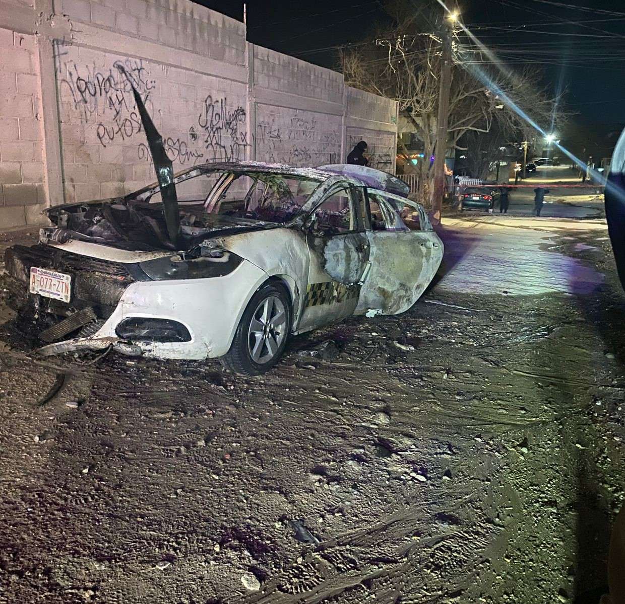 Queman taxi con un encajuelado