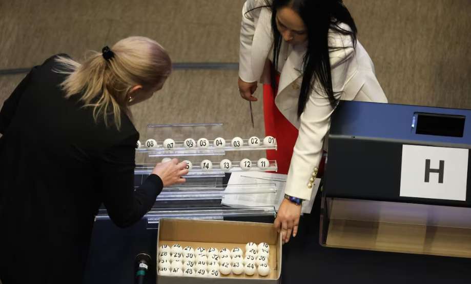 Confunden género de aspirantes en tómbola judicial