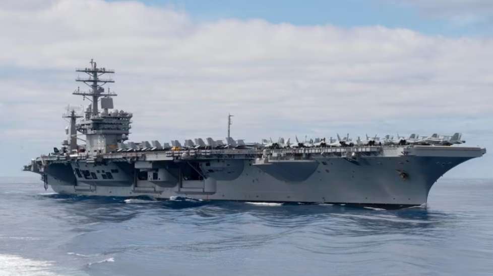 Avistan buques militares de EU cerca de Baja California