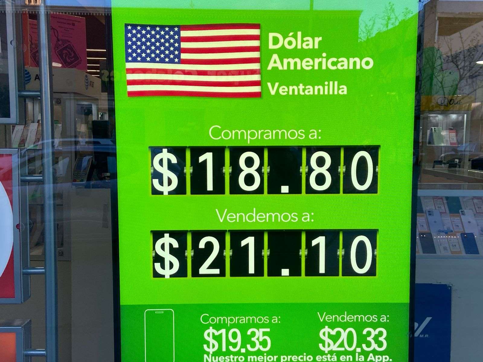 Sube dólar a $21.10 en Banco Azteca