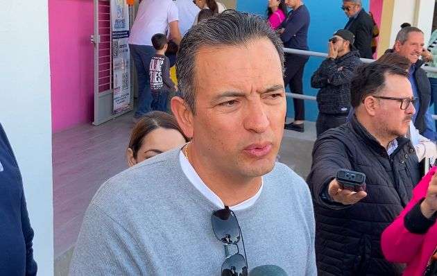 Está en proceso de baja policía detenido con arsenal: Bonilla
