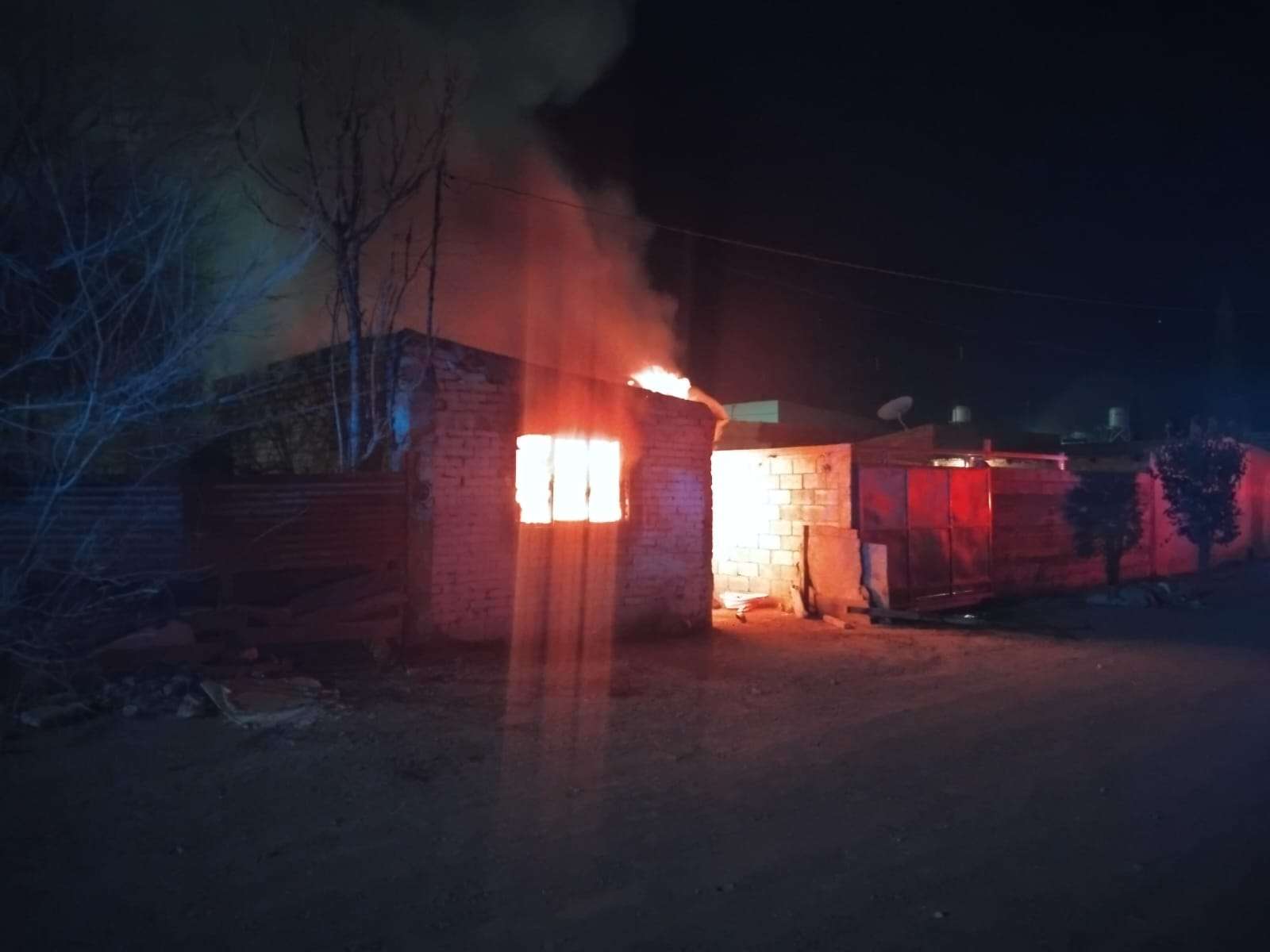 Incendio destruye casa en Cuauhtémoc