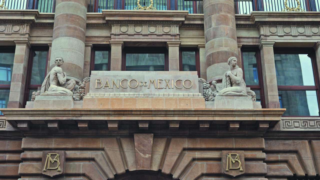 Recorta Banxico a 0.6% su pronóstico de crecimiento para PIB 2025