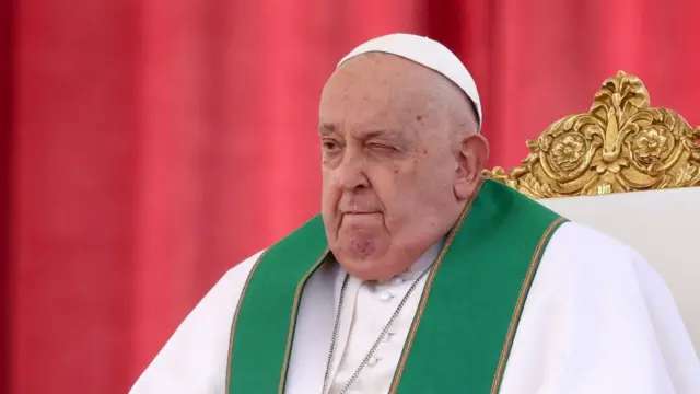 Reporta el Vaticano que el papa Francisco está en estado grave