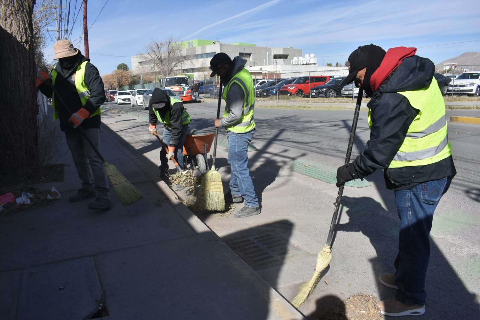 Atiende  Limpia vialidades