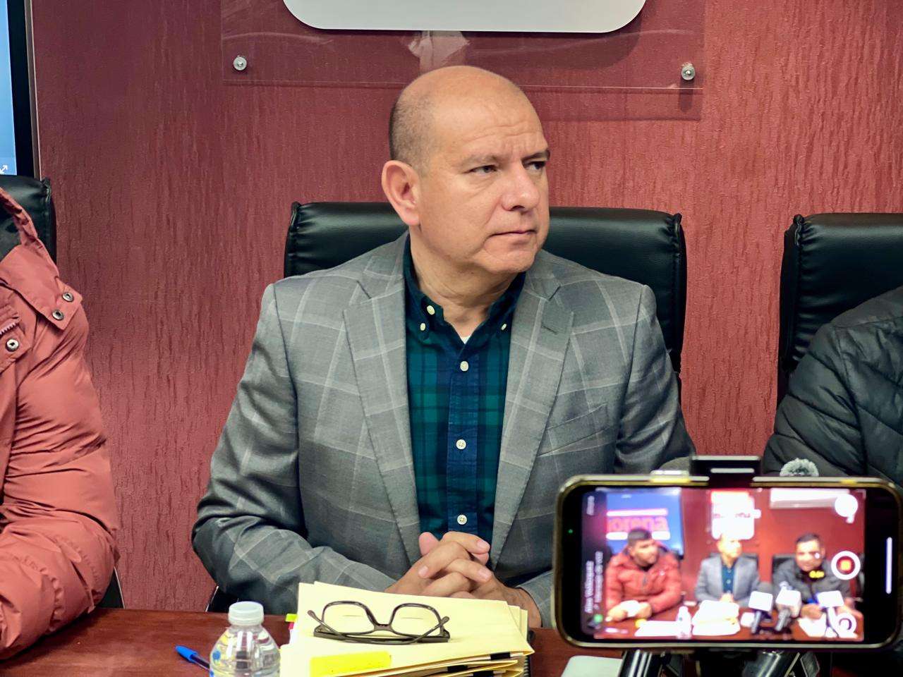 Acusa Diputado omisión de bancadas por ausencia en sesión 