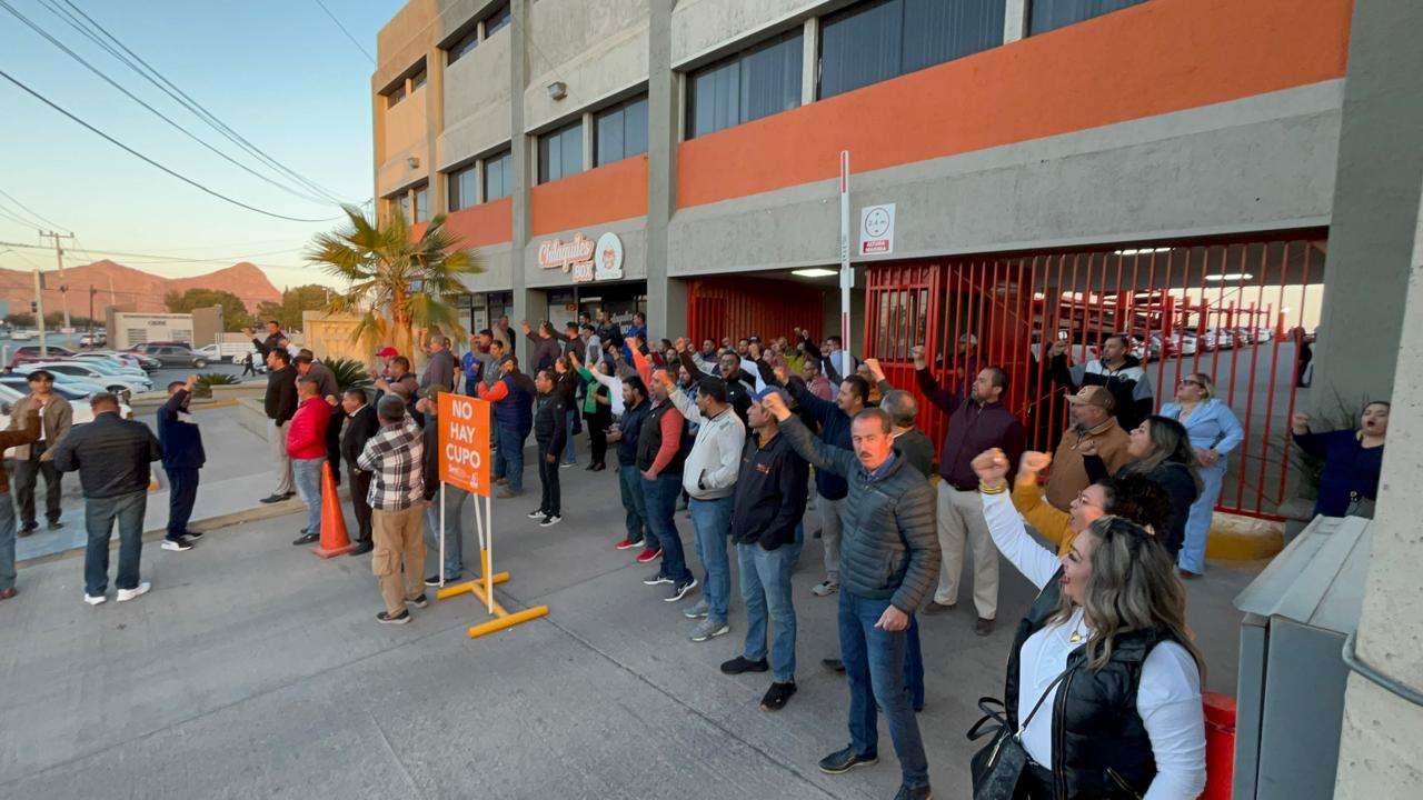 Acaban protesta entre señalamientos de disidentes del Snte 8