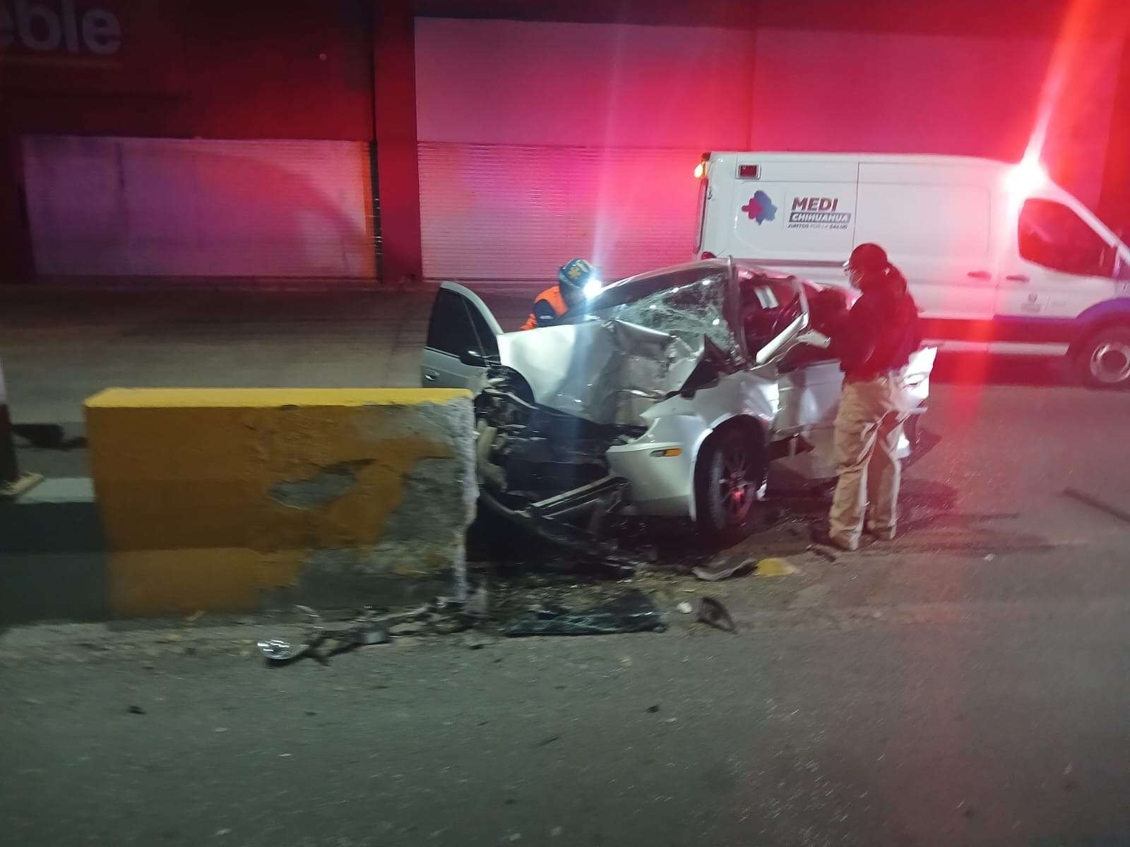 Muere al chocar en su auto contra muro de concreto | La Opción de Chihuahua