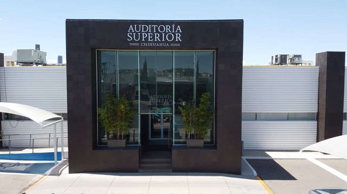 Denuncian a exservidores de Madera por desviar recursos para sus vehículos


