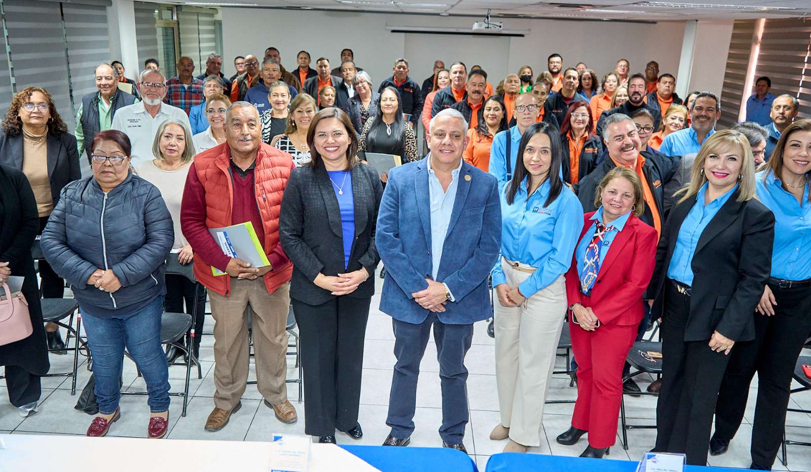 Dan bono de recuperación a maestros pensionados y jubilados