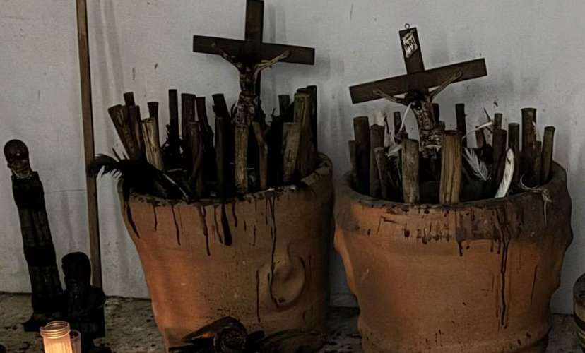 Le hallan machetes con sangre y cráneos al excolaborador del Cuau