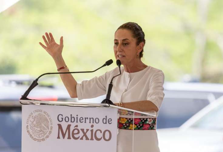 ¿Hackean el celular de Sheinbaum?, mañana lo vemos, dice