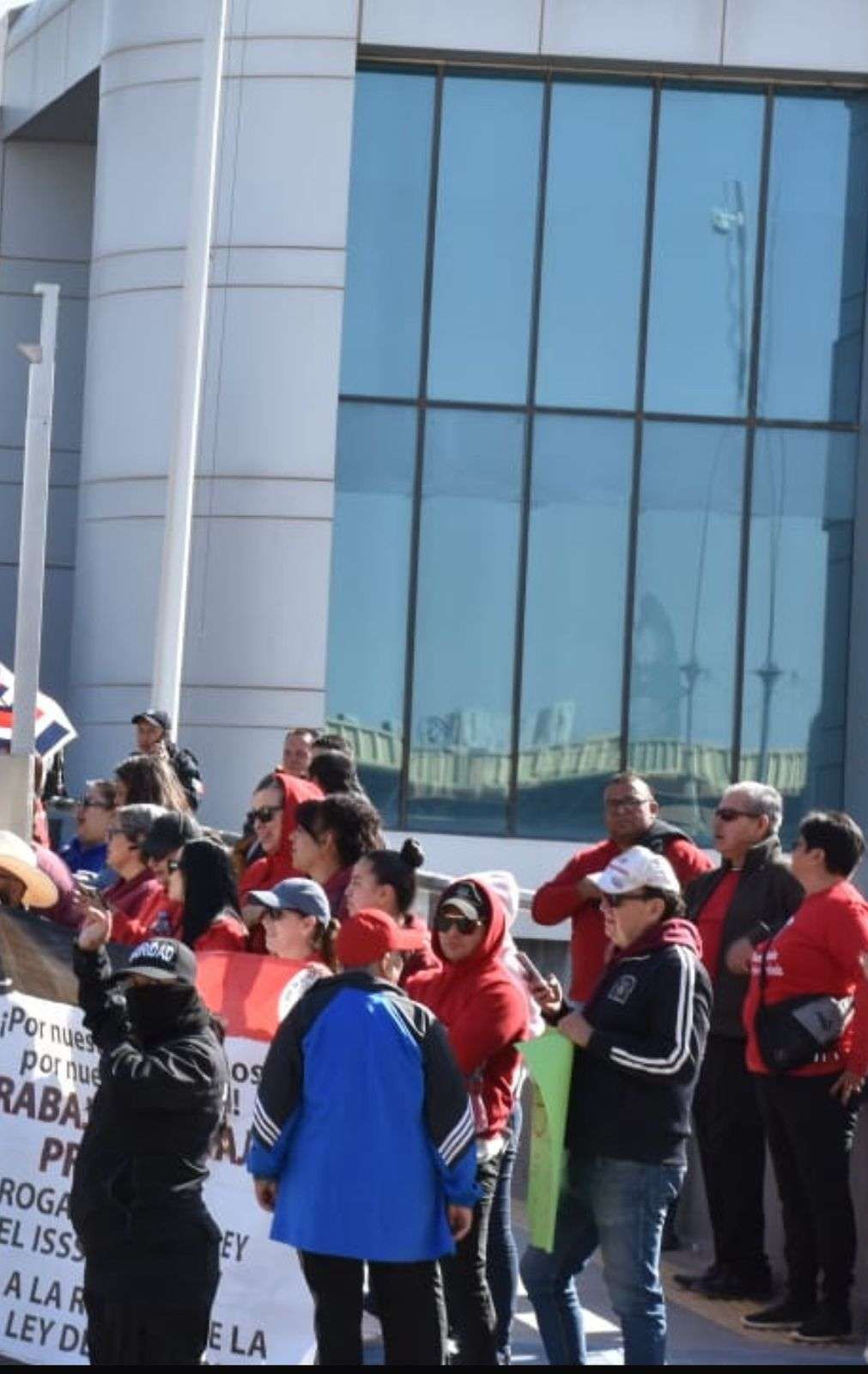 Anuncian maestros otro paro y toma de puentes internacionales 
