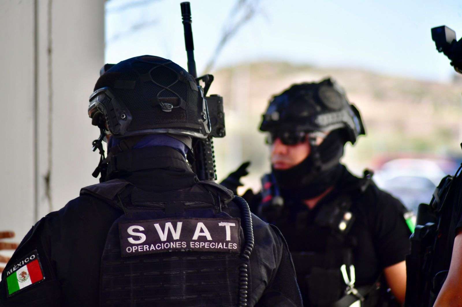 Detienen a policía del Swat por chocar ebrio y amenazar a municipales
