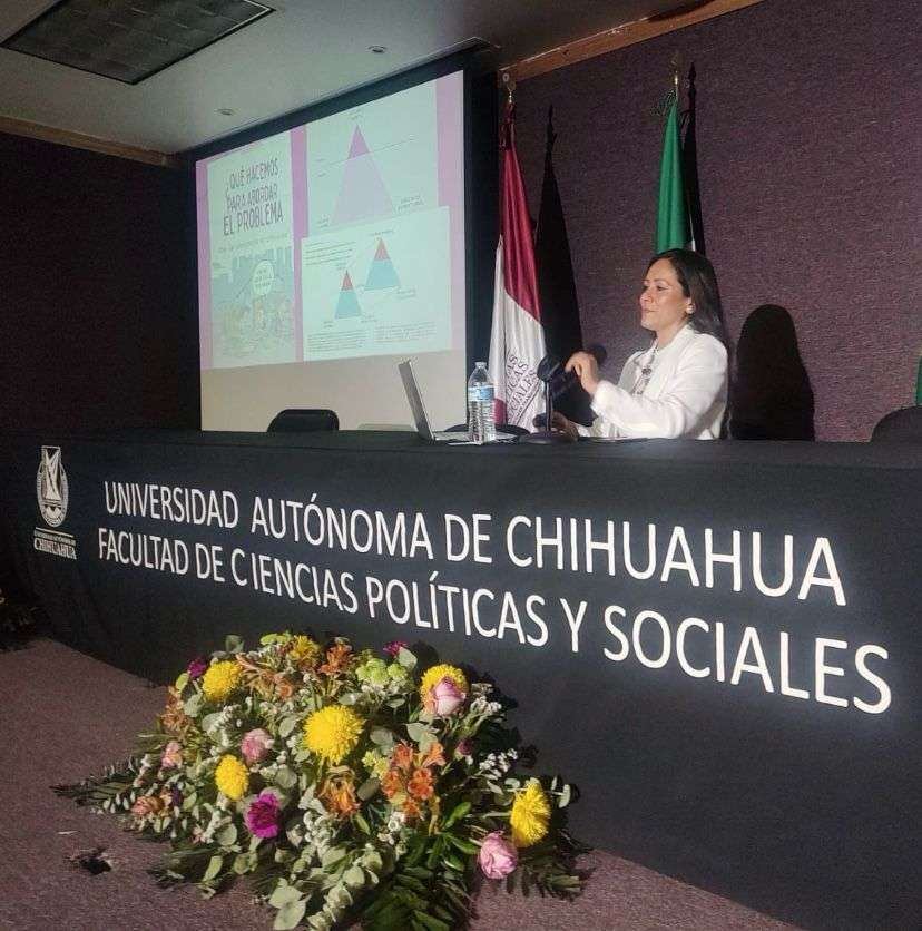 Presentan conferencia sobre los derechos de la mujer 