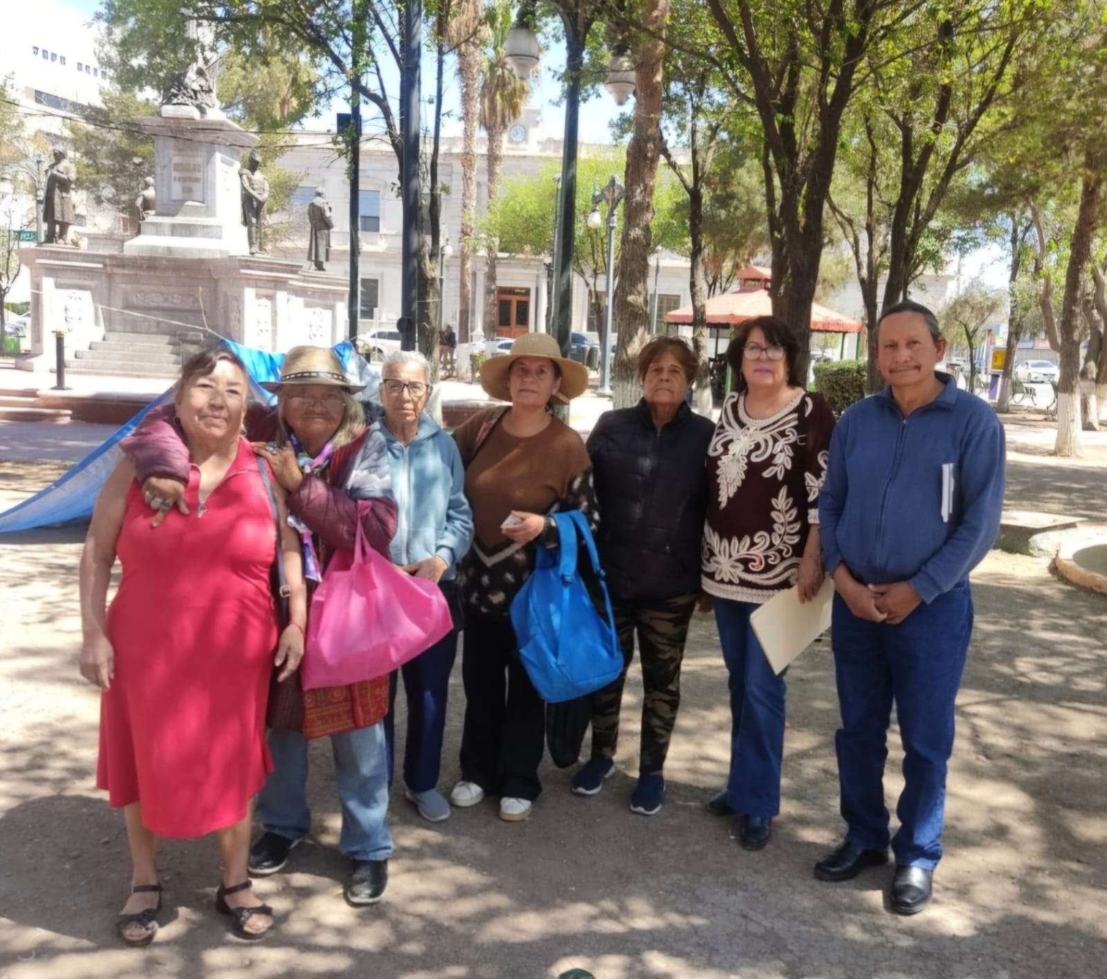 Cumple Dionisia más 30 horas de plantón en plaza Hidalgo


