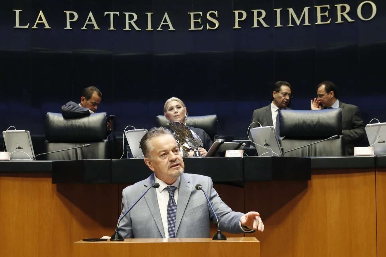 Aprieta Morena y logra que voten a favor de la lista de candidatos