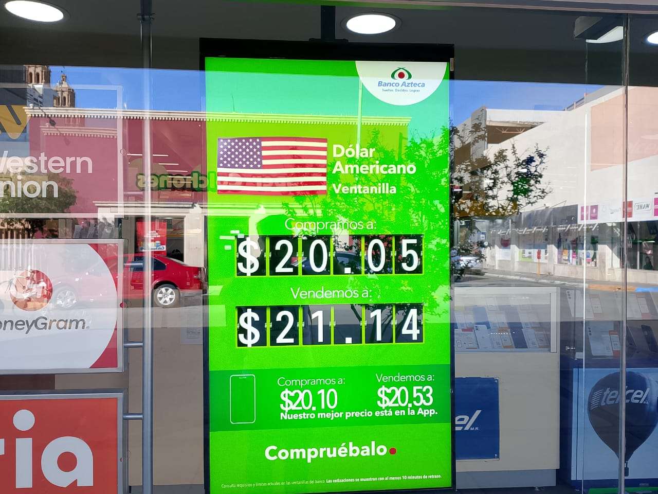 Baja ligeramente el dólar a $21.14 en la ciudad