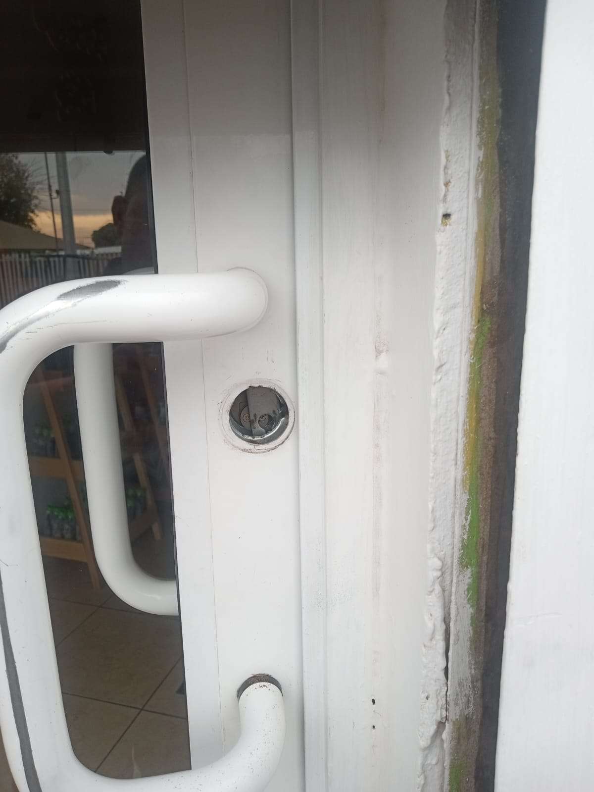Roba negocio en Cuauhtémoc y se lleva más de 2 mil pesos