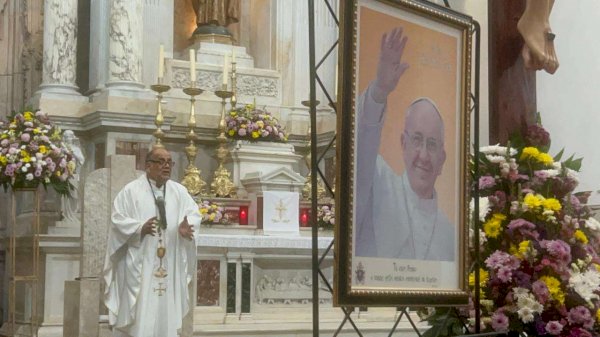 Ofrecen en Catedral misa por el descanso del Papa Francisco | La Opción ...