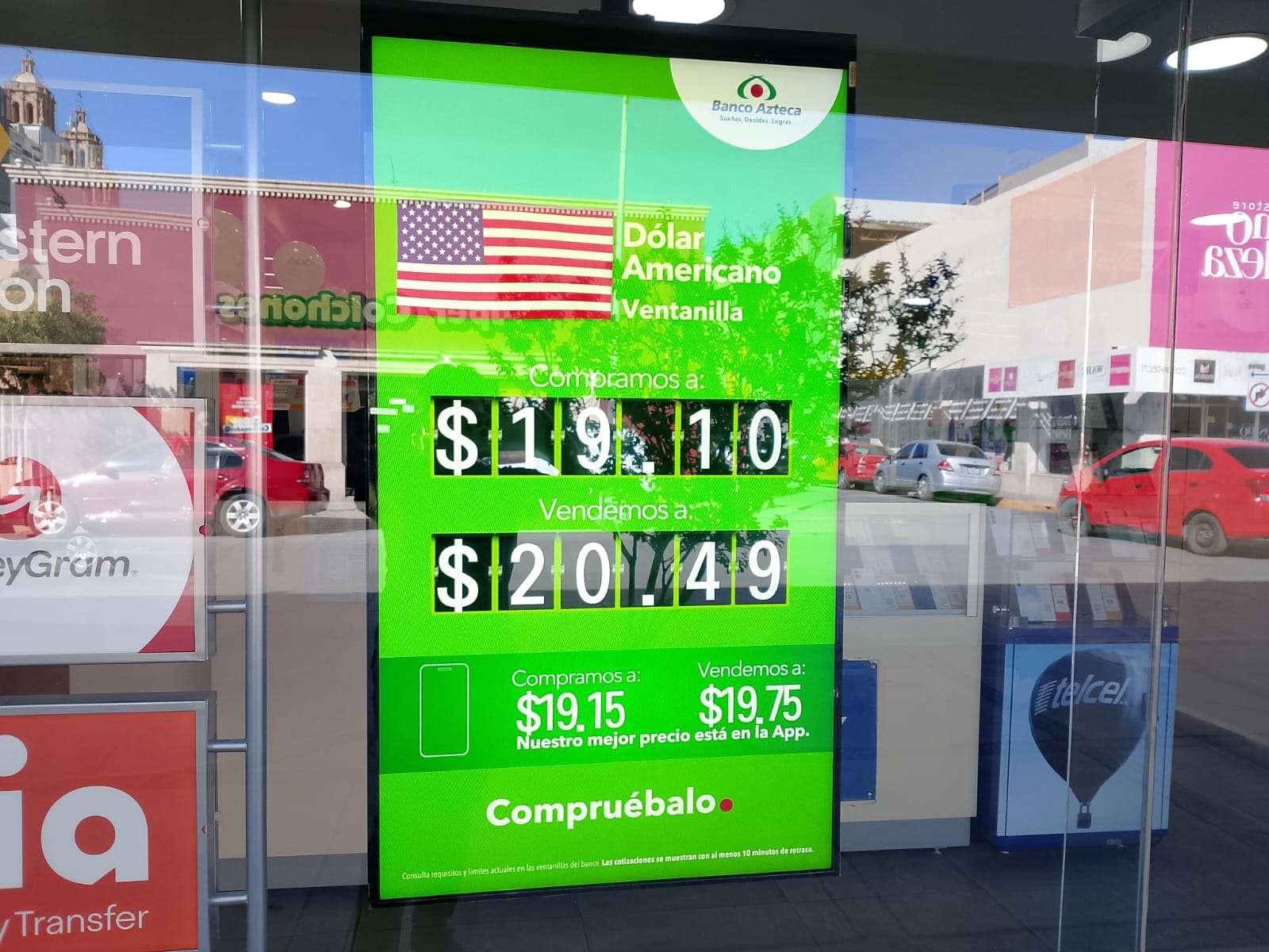 Sigue a la baja el dólar con $20.49 este lunes