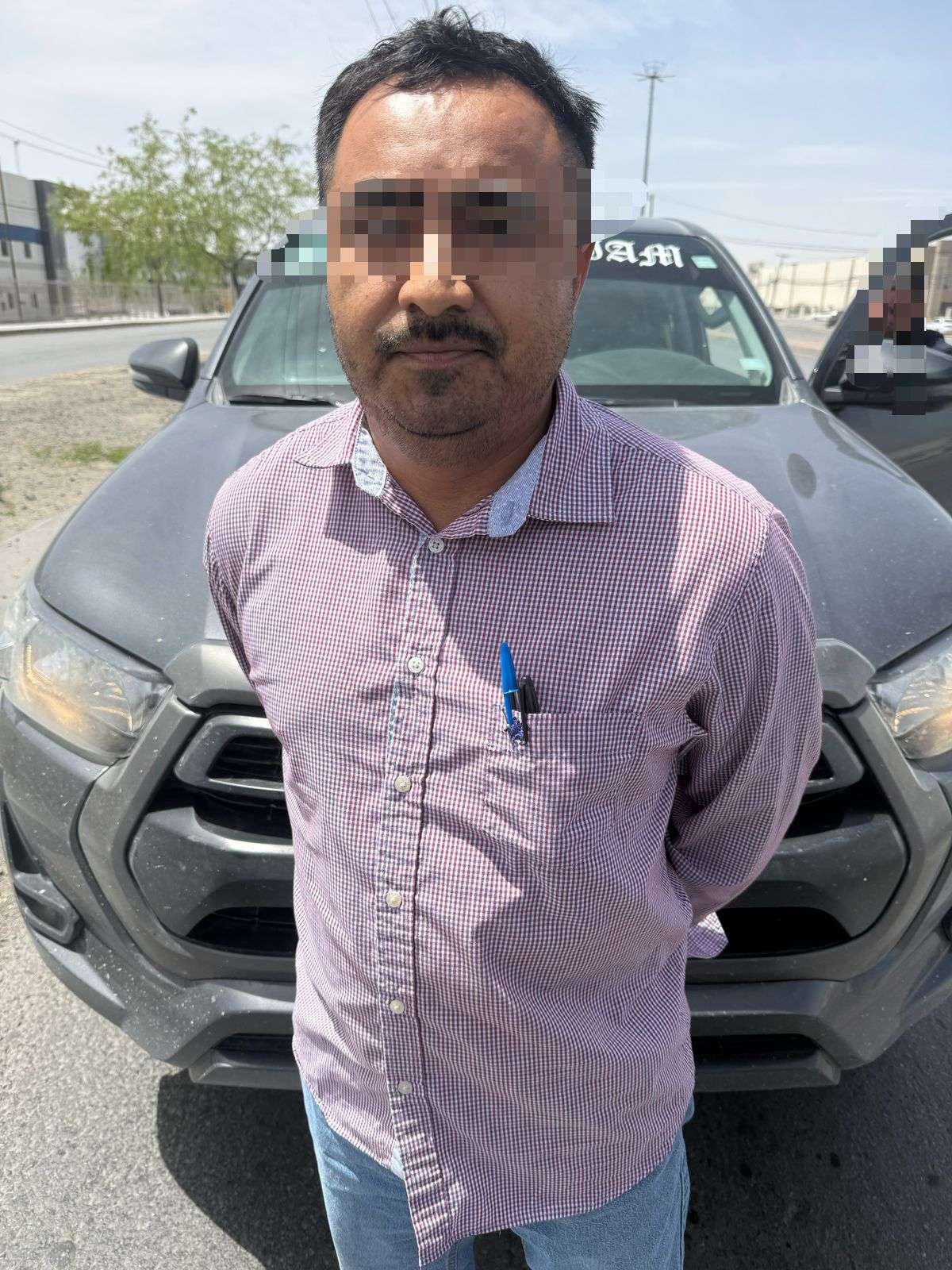 Lo detienen por tirar bolsas de basura en baldío